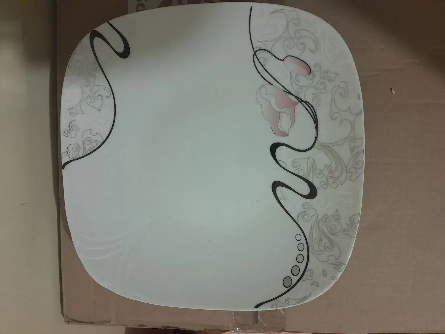 چینی ۱۲ نفره کاملا نو مارک ورساج.داخل کارتن هستن|ظروف سرو و پذیرایی|ایلام, |دیوار