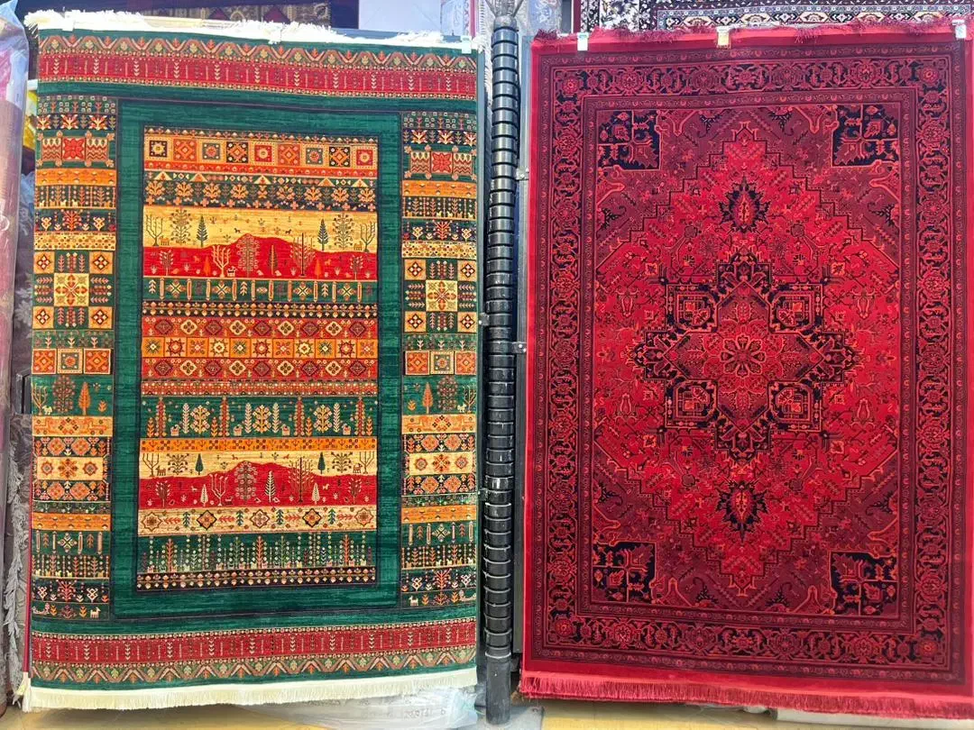 فرش سنتی قرمز لاکی و سبز بلوچ،قشقایی،ترکمن،چالشتر|فرش|اصفهان, نصرآباد|دیوار