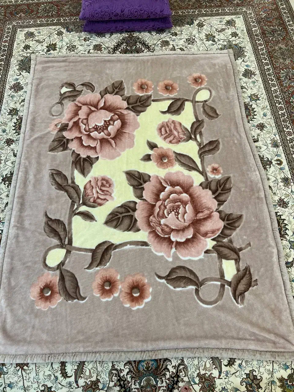 دوتا پتو در حد نو مرتب|رختخواب، بالش، پتو|همدان, |دیوار