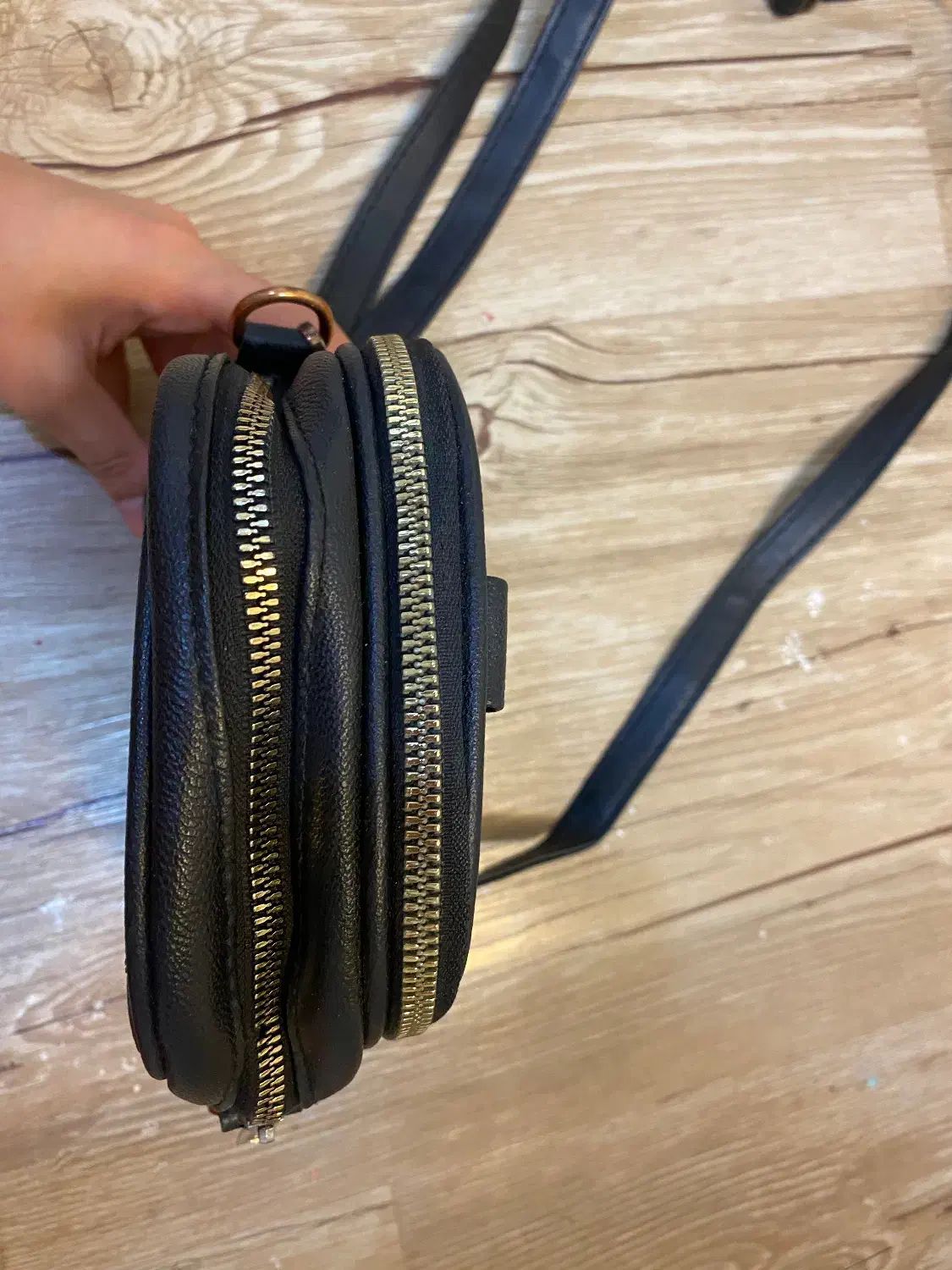 کیف دوشی|کیف، کفش، کمربند|اسفراین, |دیوار