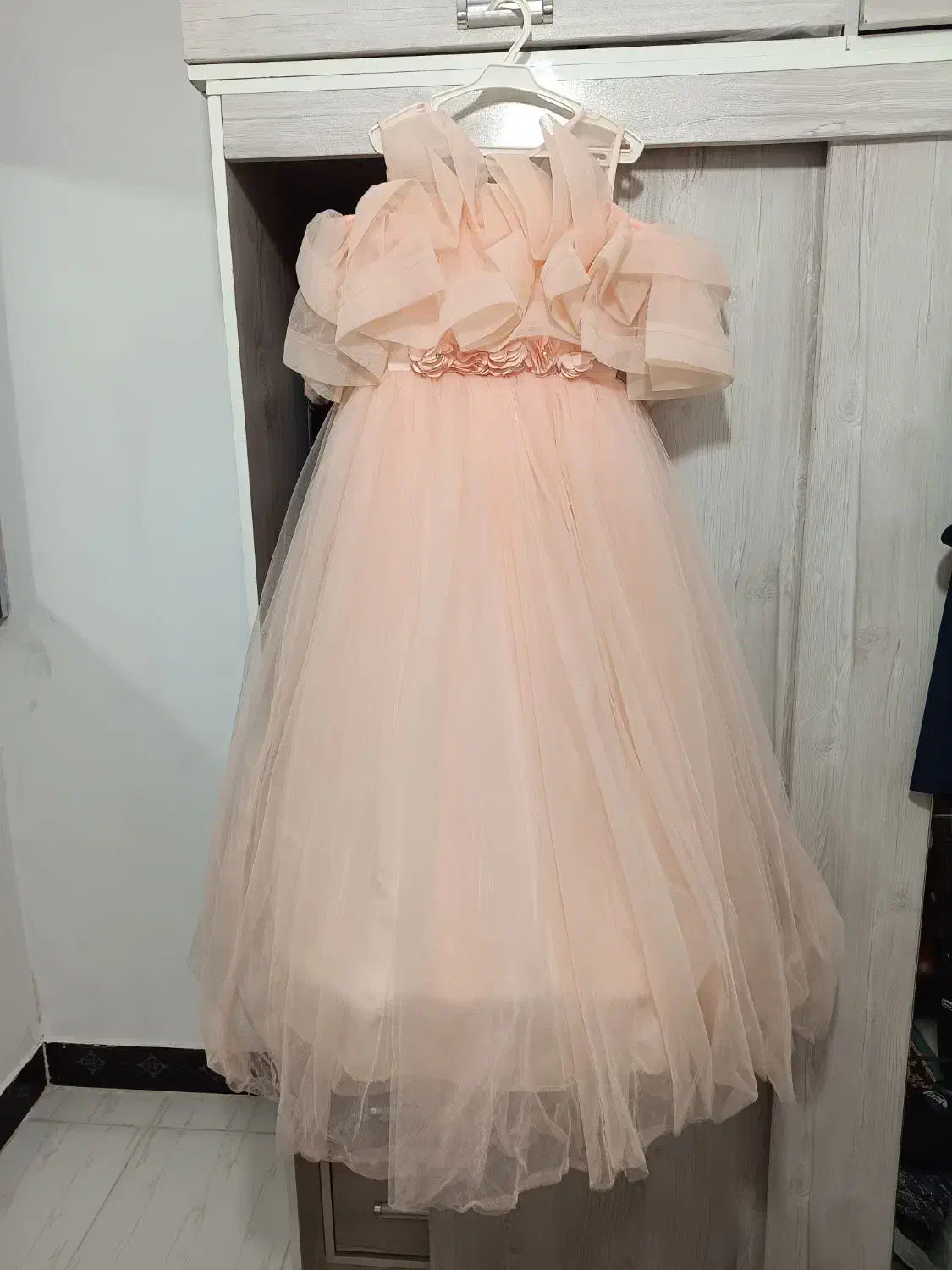 دخترانه|کفش و لباس بچه|رباط‌کریم, رباط‌کریم|دیوار