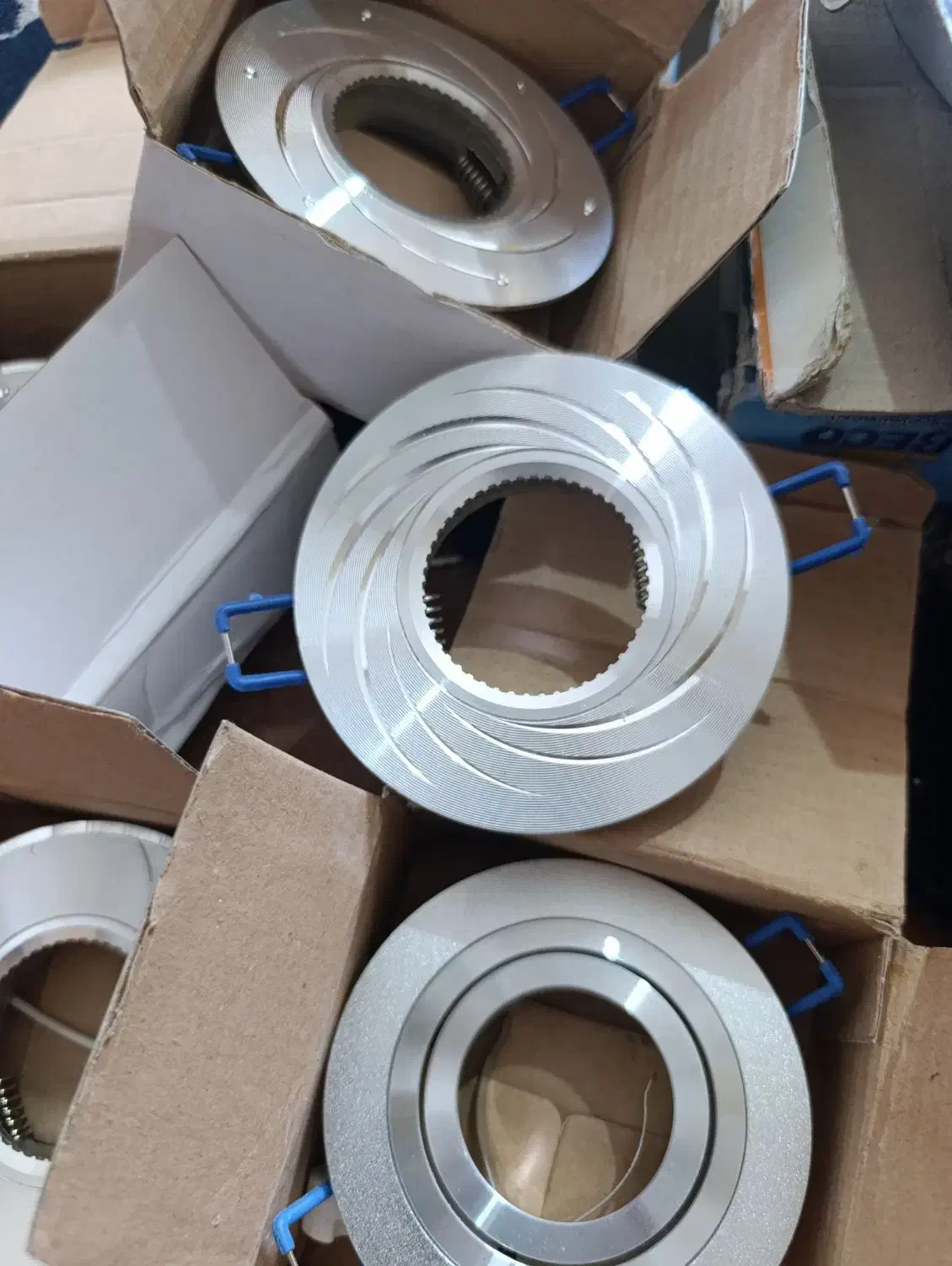 قاب لامپ رو کار|لامپ و چراغ|شیراز, کوشک میدان|دیوار