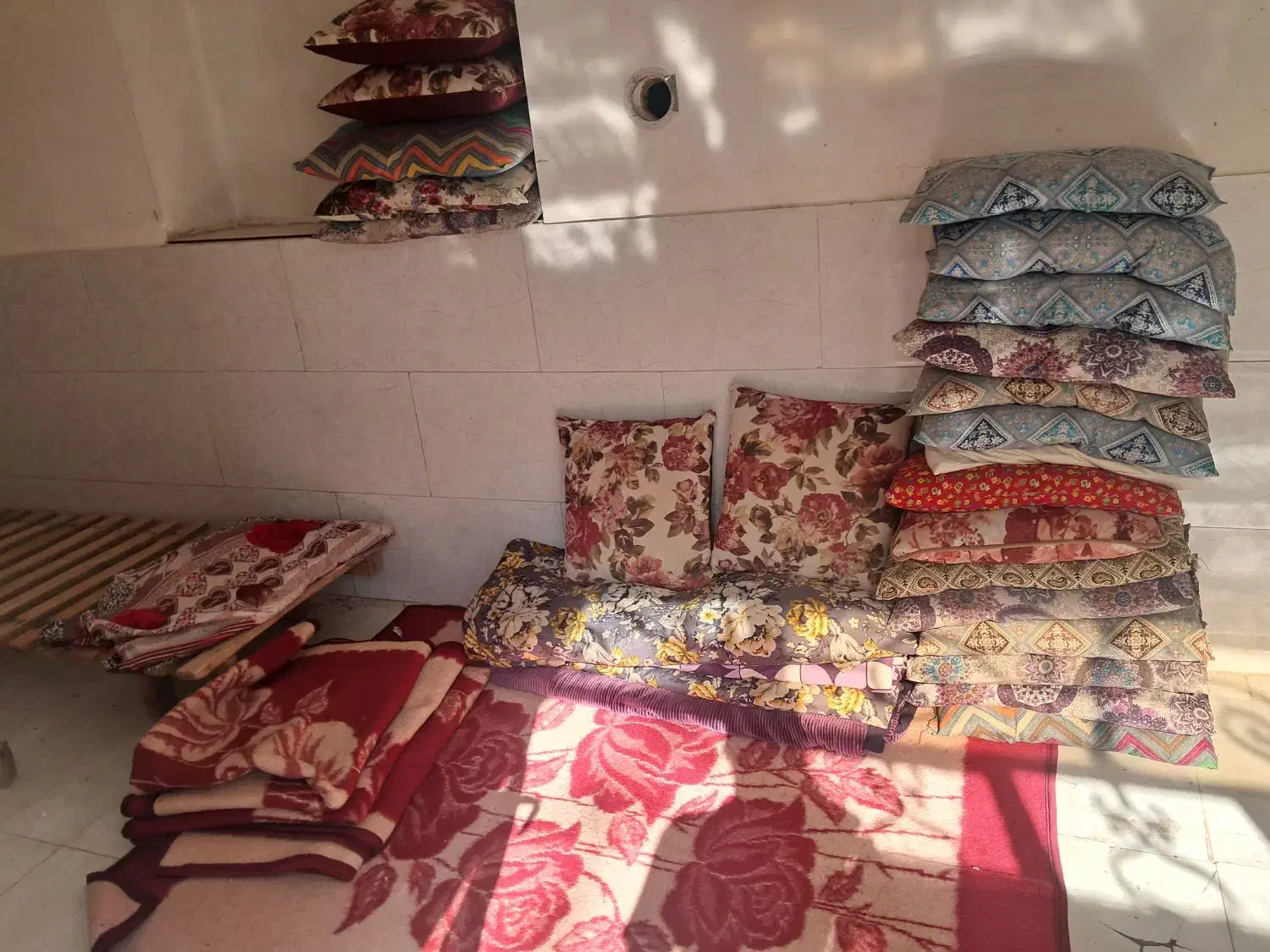 پتو و بالشت زیر قیمت رو بالیشتی|رختخواب، بالش، پتو|مشهد, رضاییه|دیوار