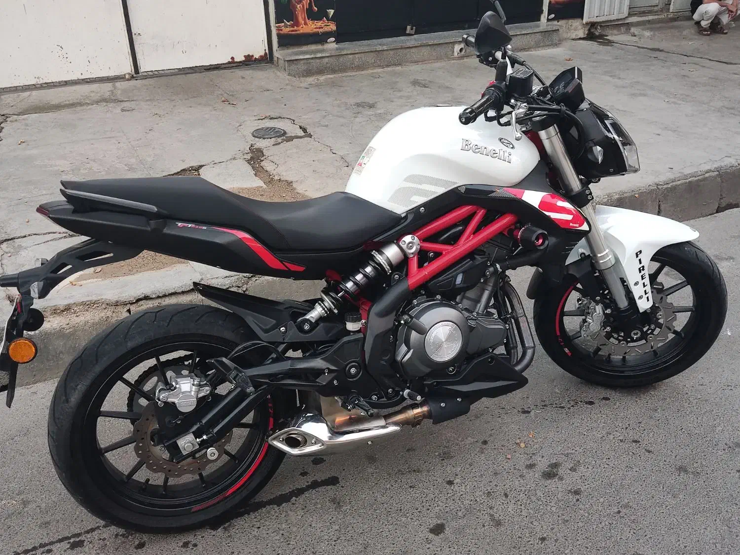 بنلی ۳۰۰   ۶ تا کار|موتورسیکلت|گنبد کاووس, |دیوار