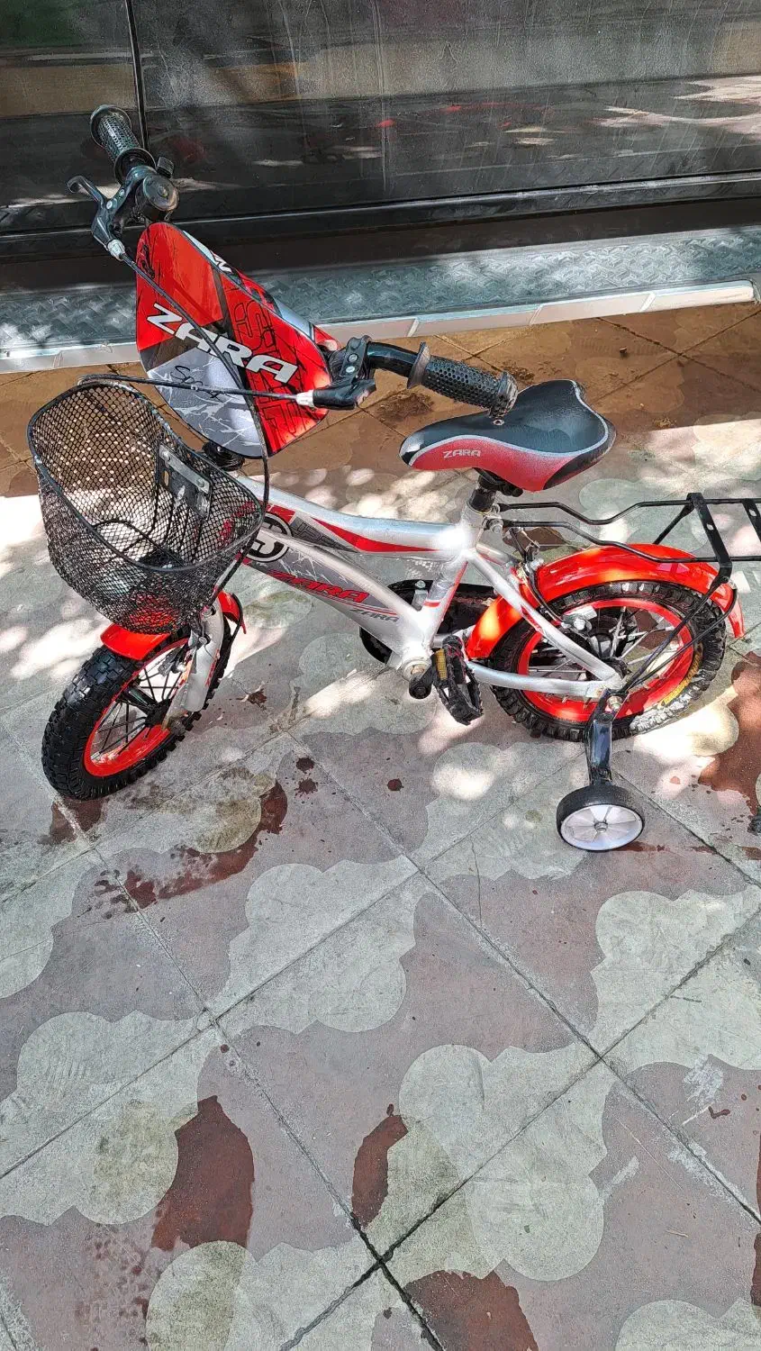 دوچرخه ۱۲|دوچرخه، اسکیت، اسکوتر|صدرا-فارس, فاز ۱|دیوار