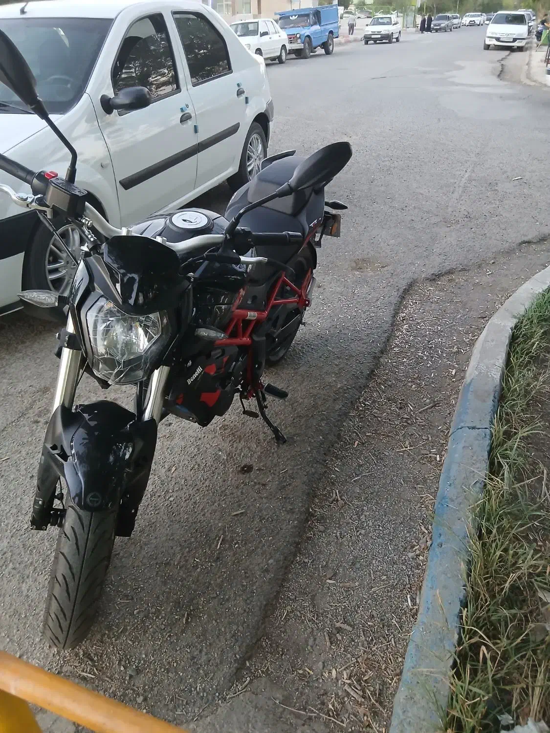 بنلی ۲۵۰تک|موتورسیکلت|قروه, |دیوار