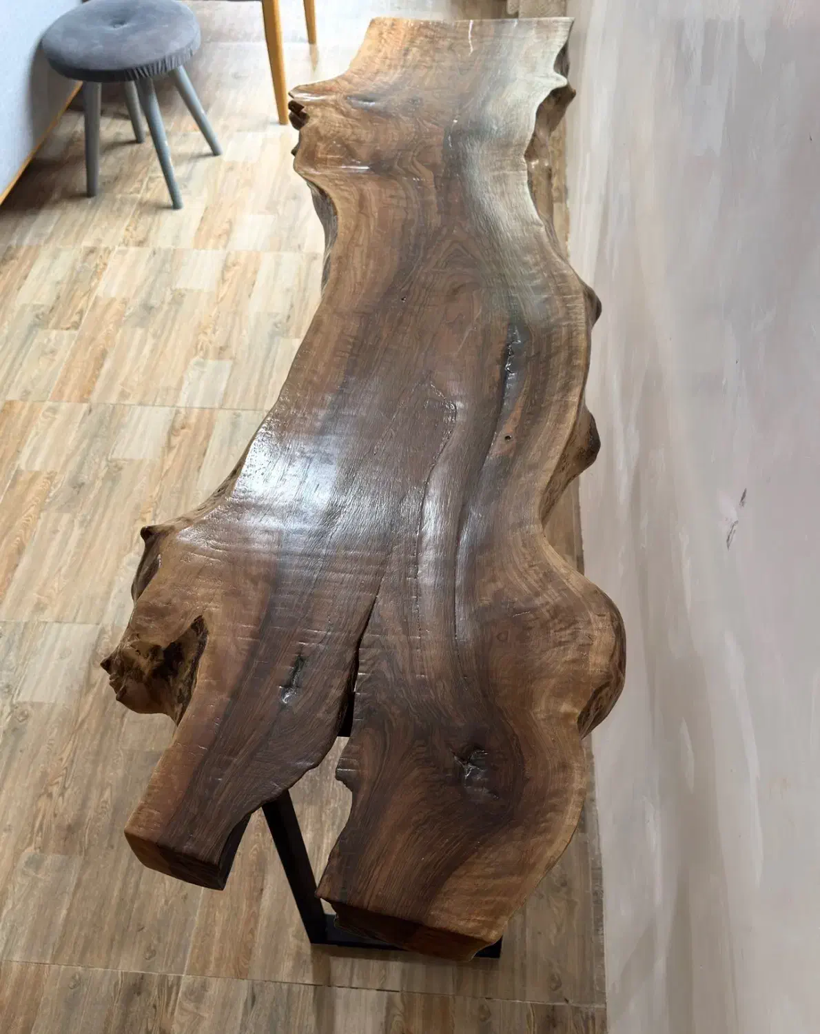 میز چوبی فلزی روستیک گردو دست‌ساز خاص|میز تحریر و کامپیوتر|سورک, |دیوار