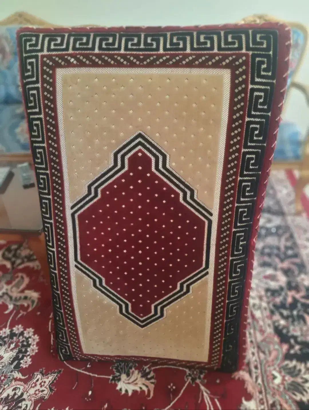 دو عدد پشتی|پشتی|ملایر, |دیوار