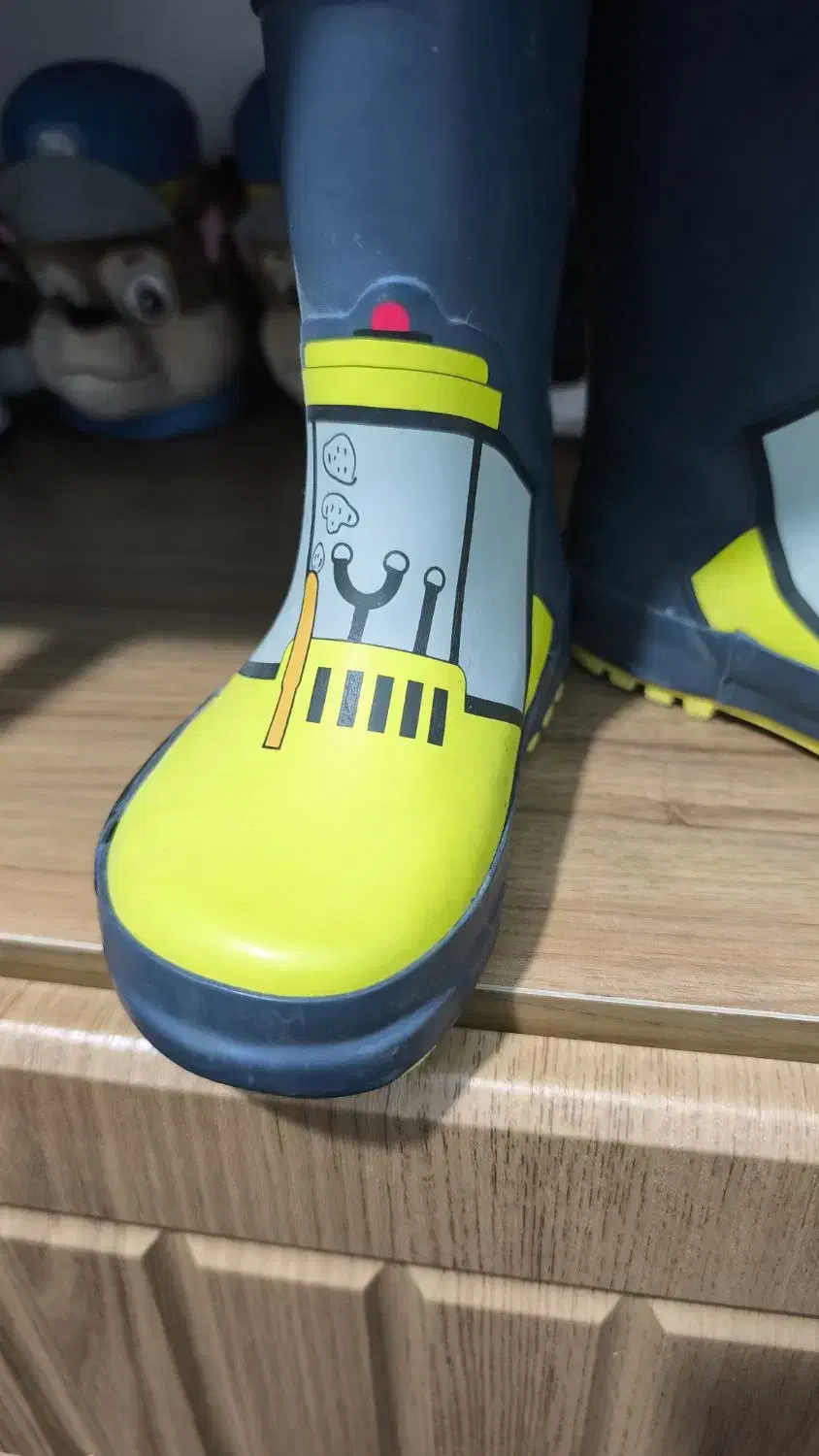 رین بوت بچگانه|کفش و لباس بچه|پرند, فاز ۵|دیوار