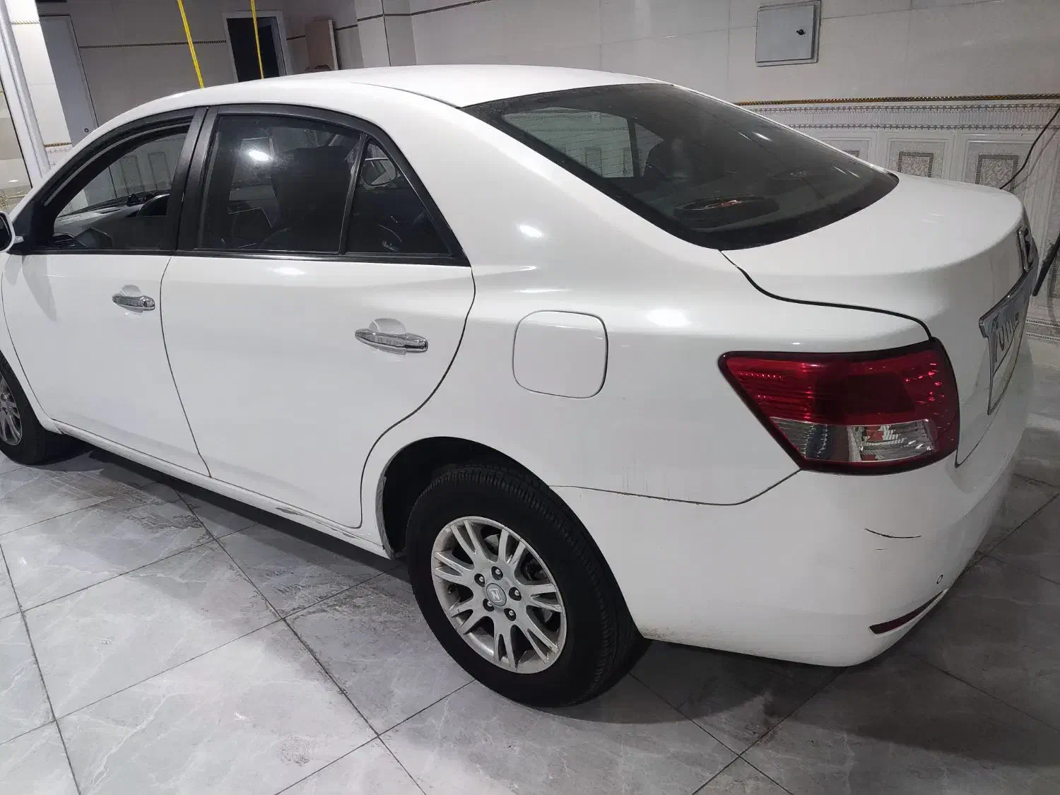 آریو اتوماتیک 97 سفید کارکرد 103هزار|خودرو سواری و وانت|میانه, |دیوار