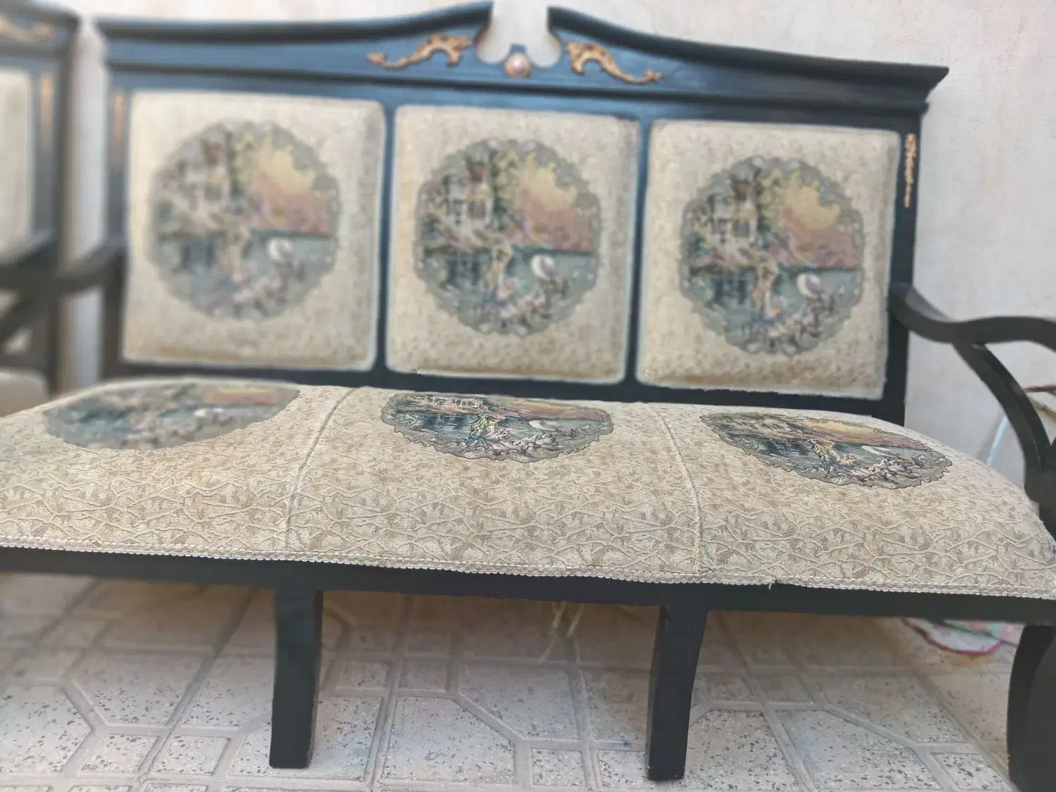 مبل سلطنتی کلاسیک ۷ نفره|مبلمان خانگی و میز عسلی|ایوان, |دیوار