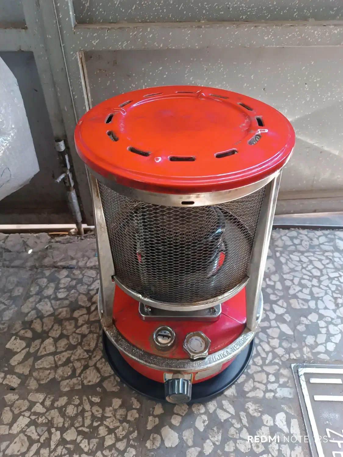 بخاری نفتی ژاپنی|بخاری، هیتر، شومینه|اصفهان, حصه شمالی|دیوار