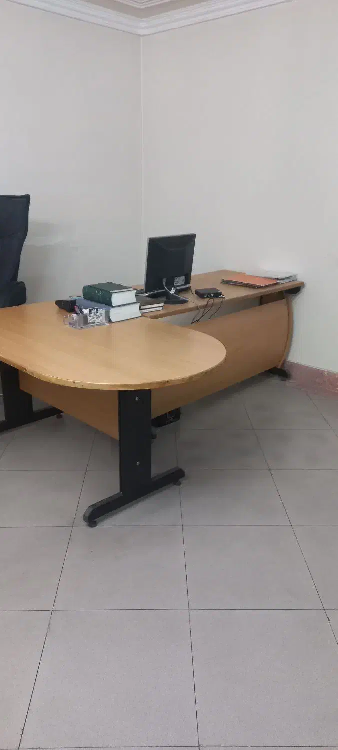 میز و صندلی اداری منشی در حد نو|مبلمان اداری|شیراز, کلاهدوز|دیوار