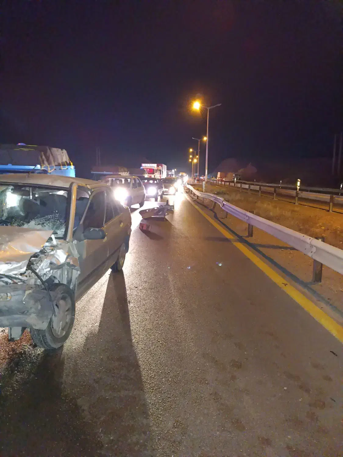 ماشین تصادفی|خودرو سواری و وانت|قم, چهل درخت|دیوار