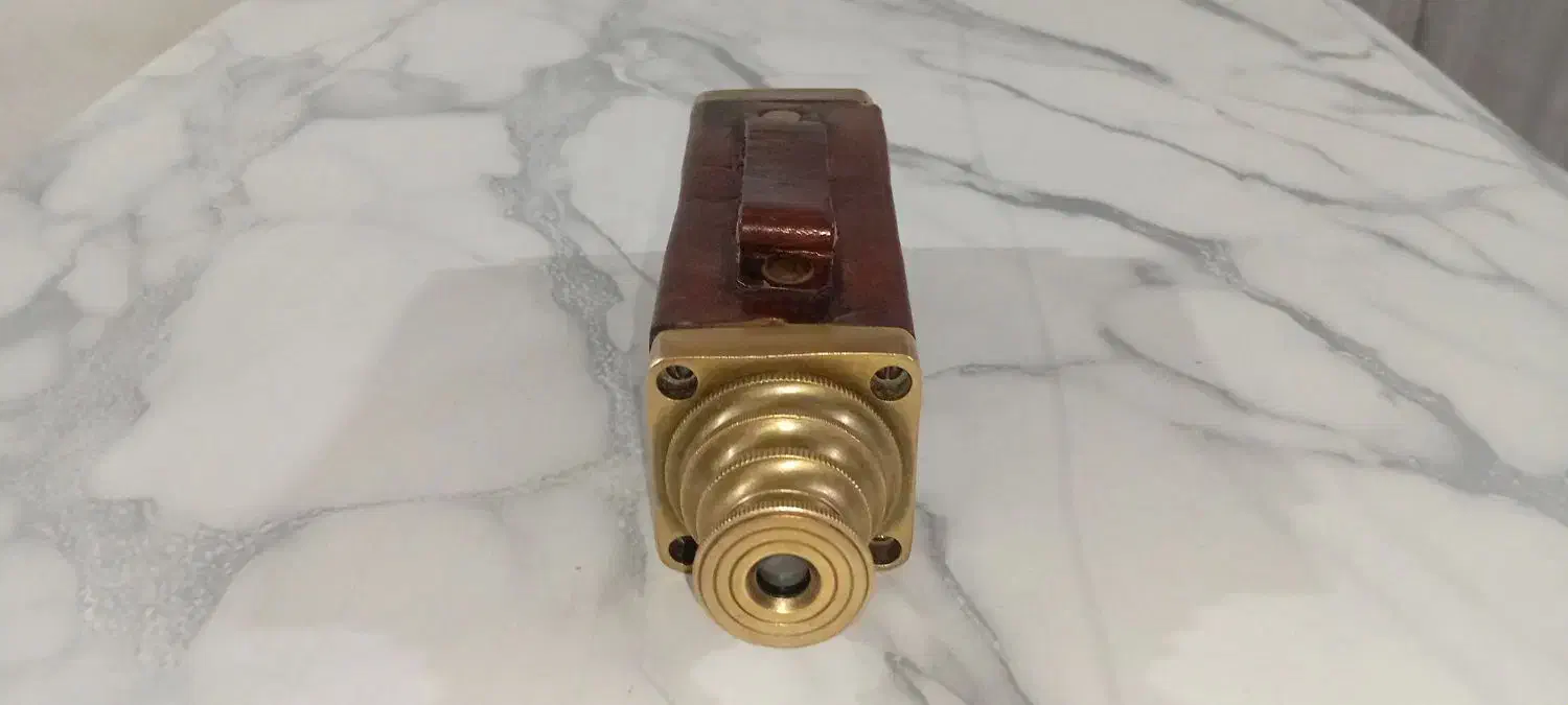 دوربین شکاری بسیار قدیمی|کلکسیون اشیاء عتیقه|هرسین, |دیوار