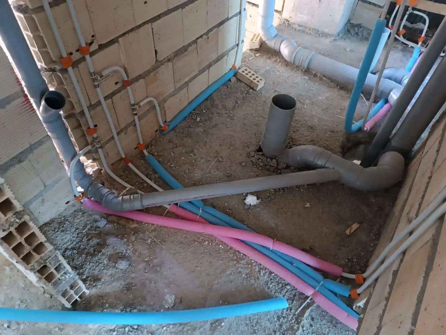 لوله کشی ساختمان،نصب پمپ و منبع و شیرالات استخر|خدمات پیشه و مهارت|رشت, گلزاران|دیوار