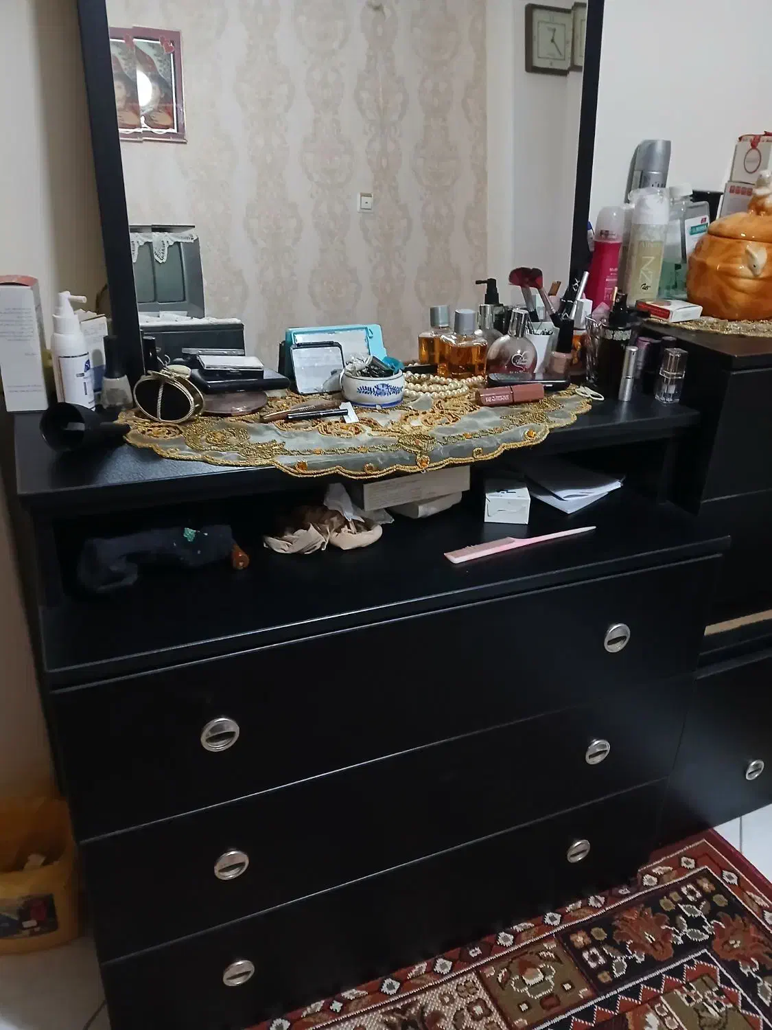 تخت خواب دو نفره به همراه میز آرایش|تخت و سرویس خواب|فومن, |دیوار