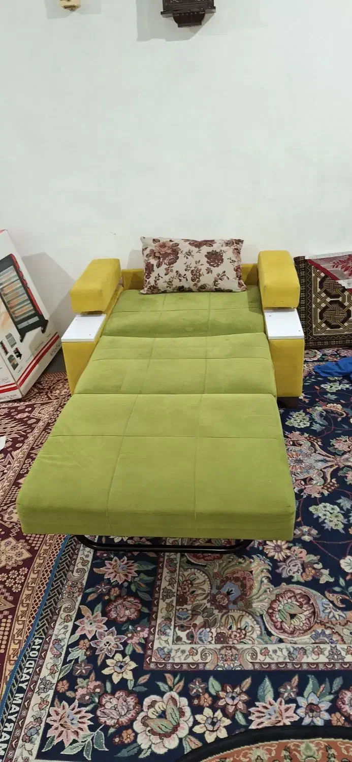 مبل تختخوابشو سالم در حد نو بدون نقص مشکل|مبلمان خانگی و میز عسلی|رشت, یخسازی|دیوار