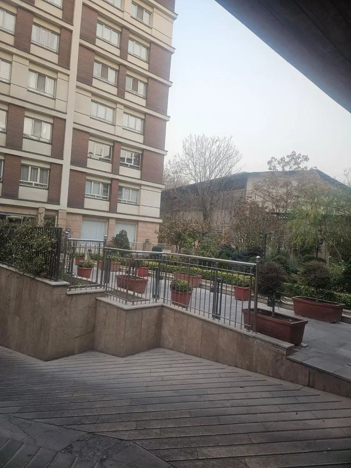 واحد ۱۰۰ متری /۲ خواب برج باغ  ازگل