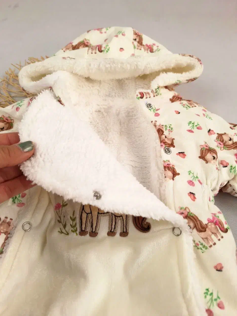 سرهمی|کفش و لباس بچه|اصفهان, باغ نگاره|دیوار