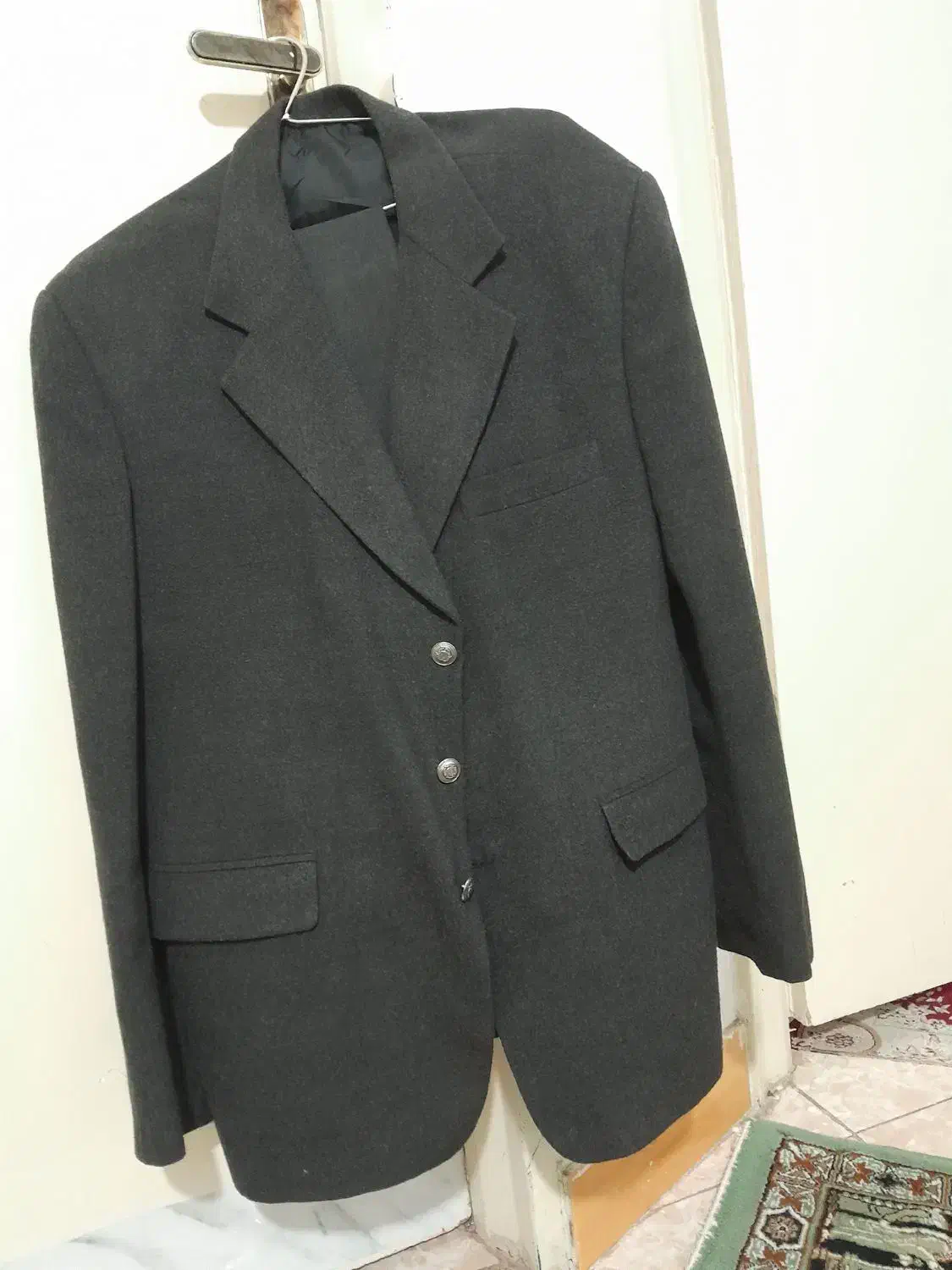 کت و شلوار نو|لباس|شهریار, کردزار|دیوار