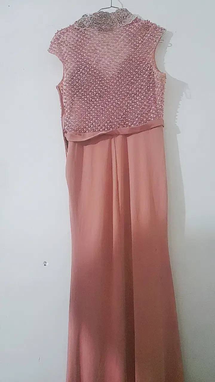 لباس مجلسی|لباس|گلبهار, شهر جدید گلبهار|دیوار