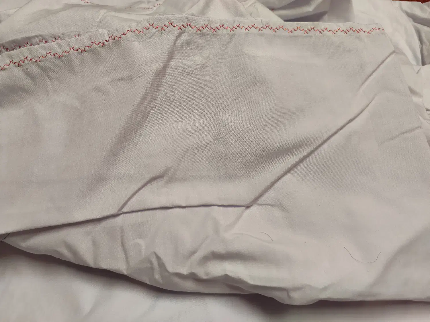 تعداد ملحفه  گلدوزی شده تترون سفید نو|سرویس روتختی|زاهدان, |دیوار