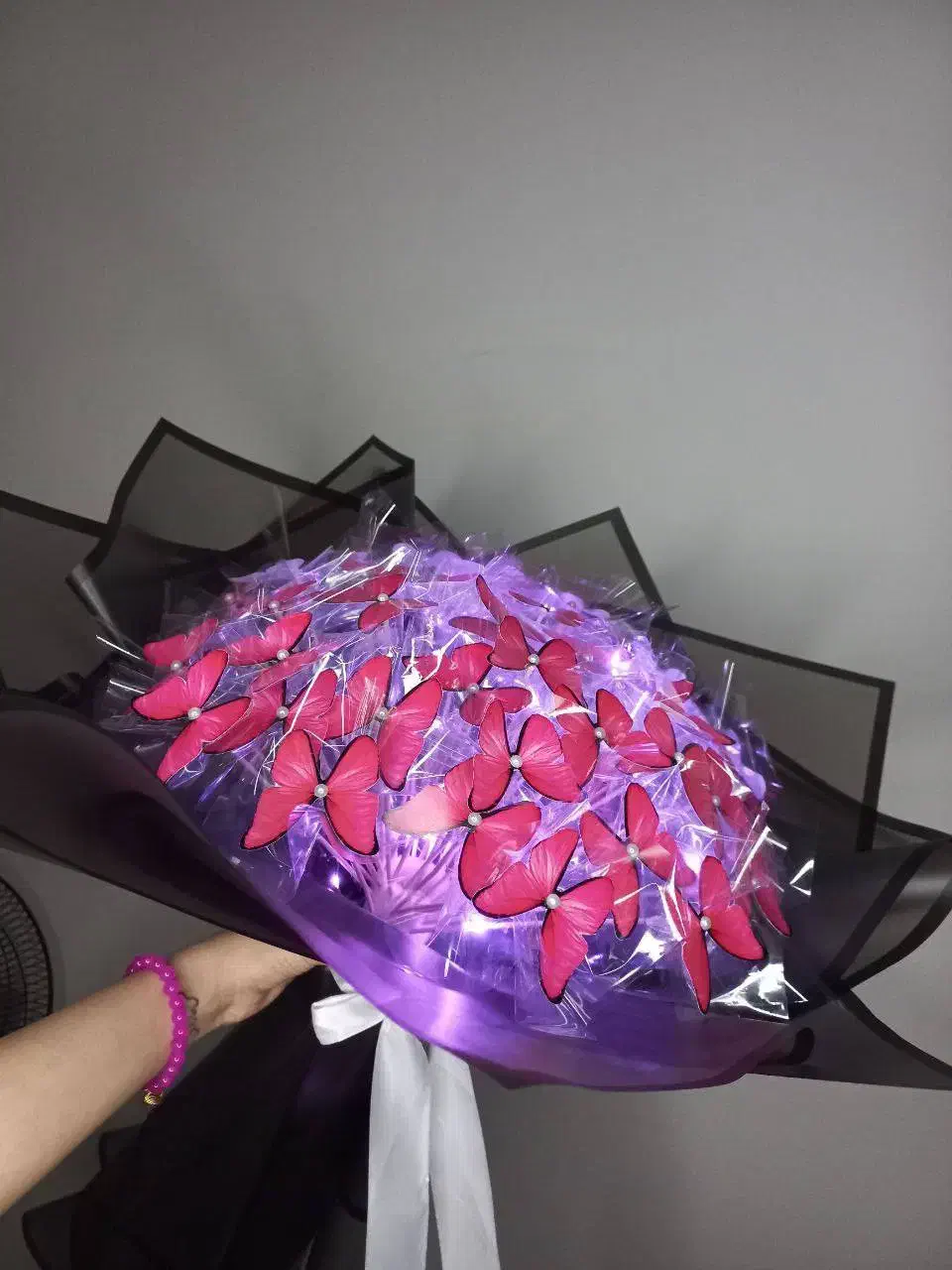 دسته گل پروانه ای|گل مصنوعی|اصفهان, رزمندگان|دیوار