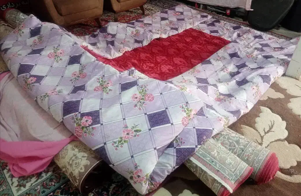 لحاف، تشک، پشتی|رختخواب، بالش، پتو|برخوار, |دیوار