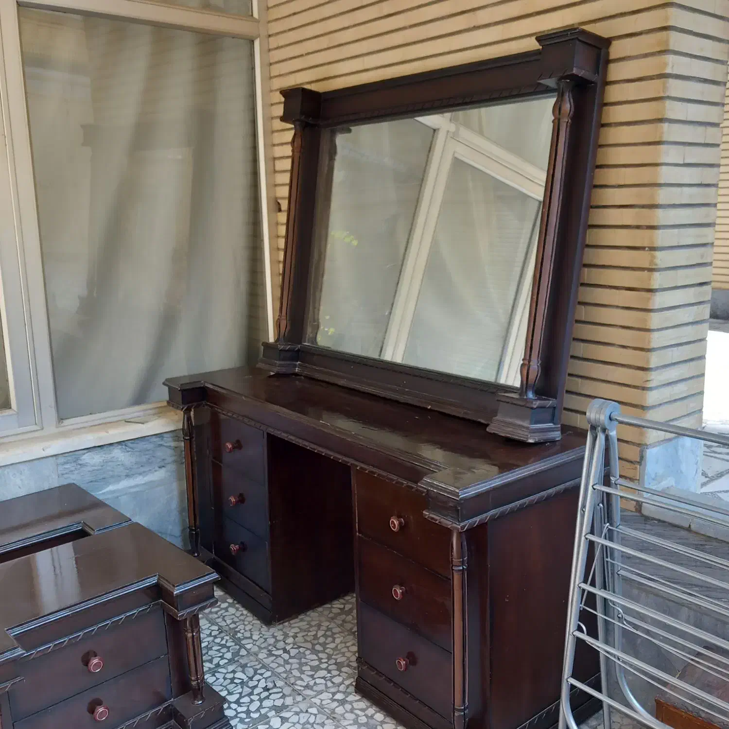 آینه میز آرایش و دو تا دراور|تخت و سرویس خواب|اصفهان, جلالیه|دیوار