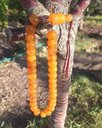 تسبیح کهربا عسلی|جواهرات|رباط‌کریم, رباط‌کریم|دیوار