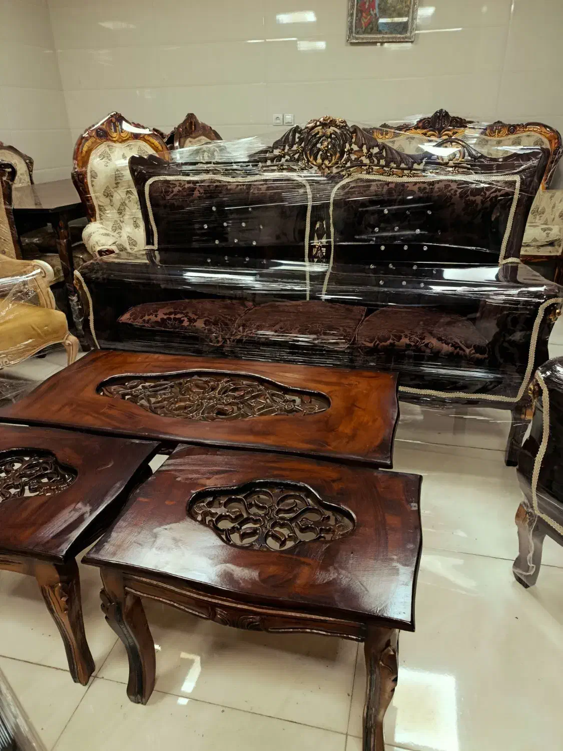 مبلمان سلطنتی با میزعسلی|مبلمان خانگی و میز عسلی|شهریار, شهریار|دیوار