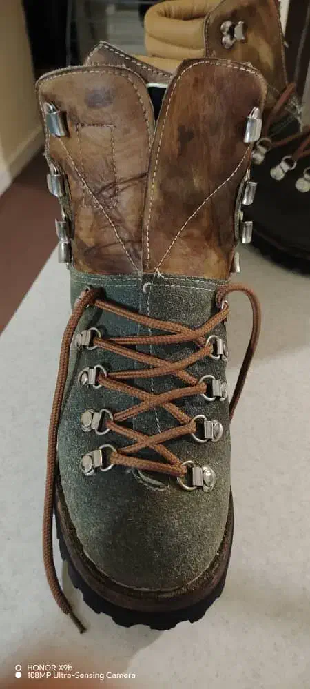 بوت دست دوز تمام چرم|کیف، کفش، کمربند|صدرا-فارس, فاز ۱|دیوار