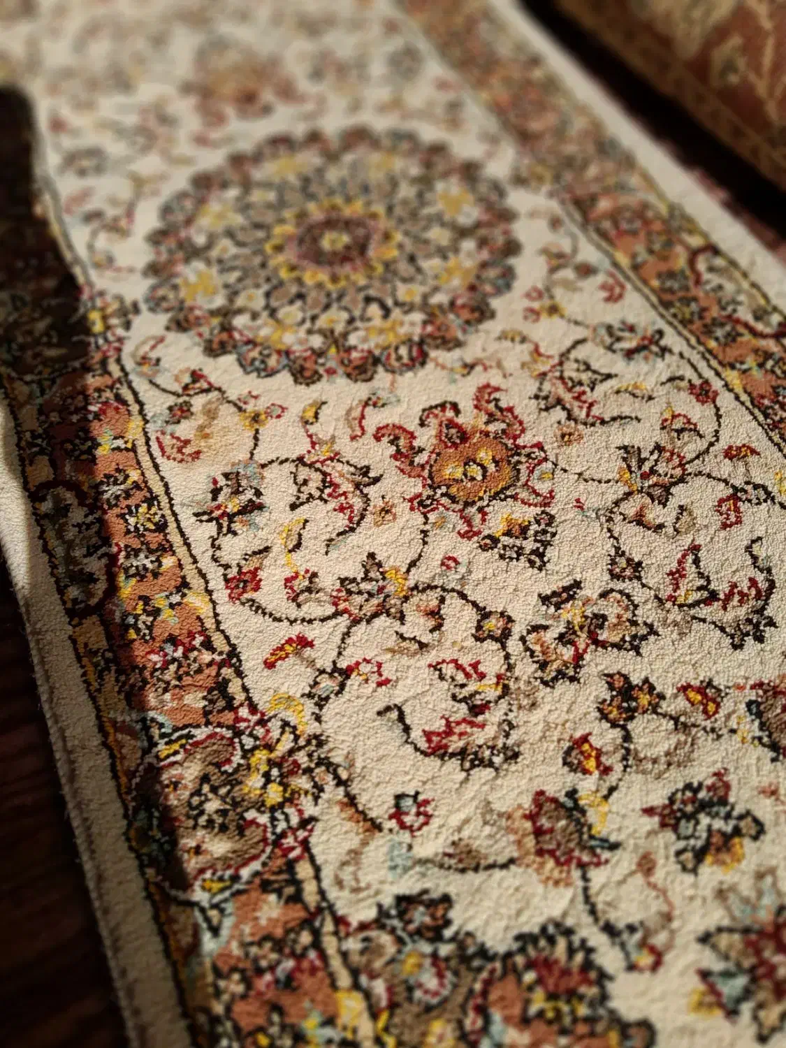 کنار فرش کرمی|فرش|شیراز, قلعه نو|دیوار