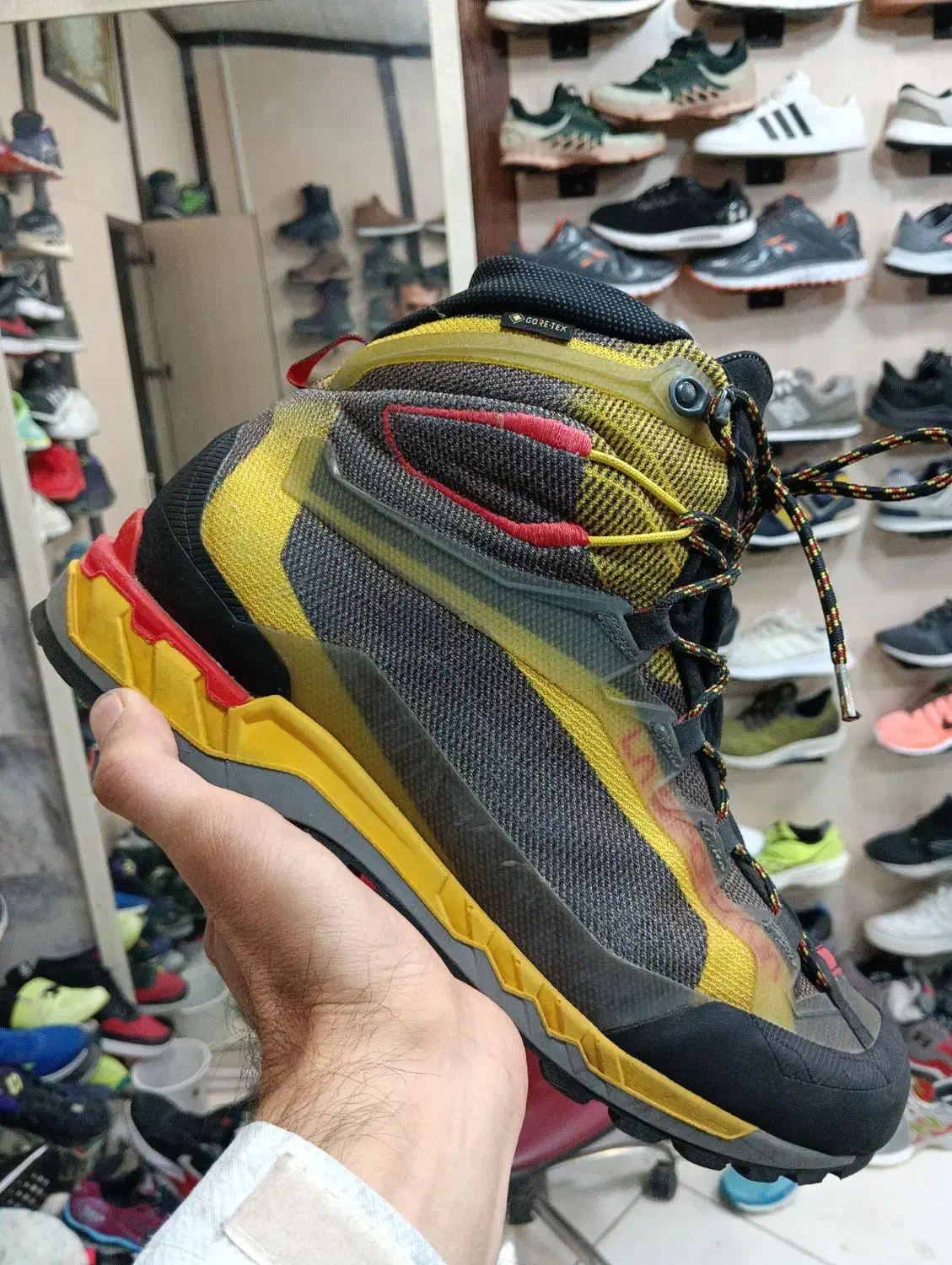 انواع کفشهای کوهنوردی و طبیعت گردی|کیف، کفش، کمربند|مشهد, تلگرد|دیوار