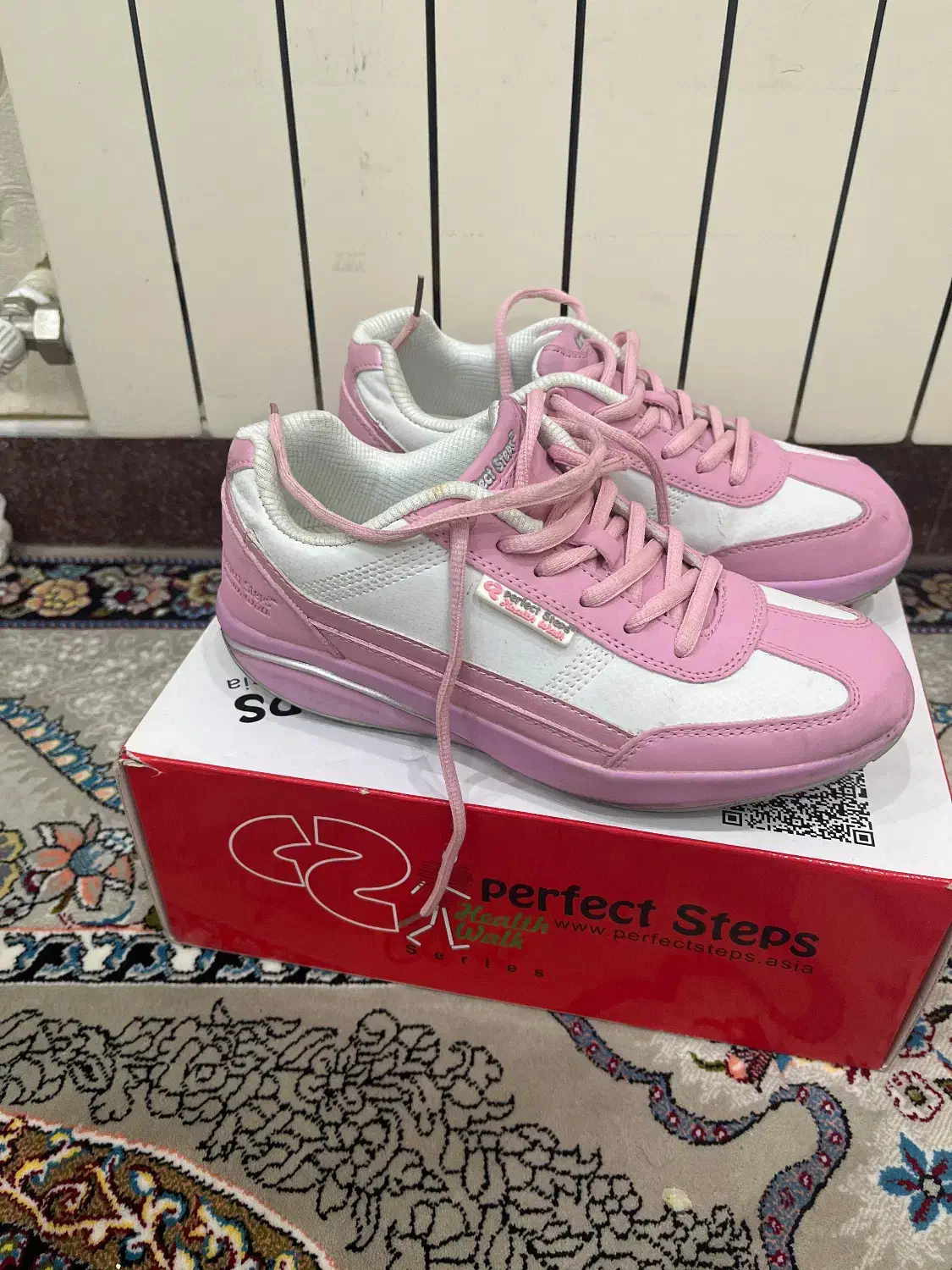 کفش|کیف، کفش، کمربند|تهران, نیروی هوایی (پیروزی)|دیوار