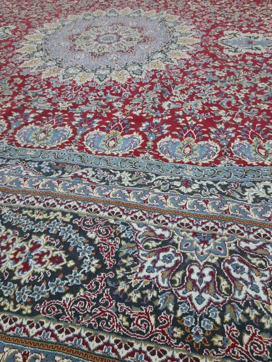 فرش ۱۲ متری ۷۰۰ شانه قدیمی و یک جفت ۶ متری لاکی|فرش|قم, زنبیل آباد|دیوار