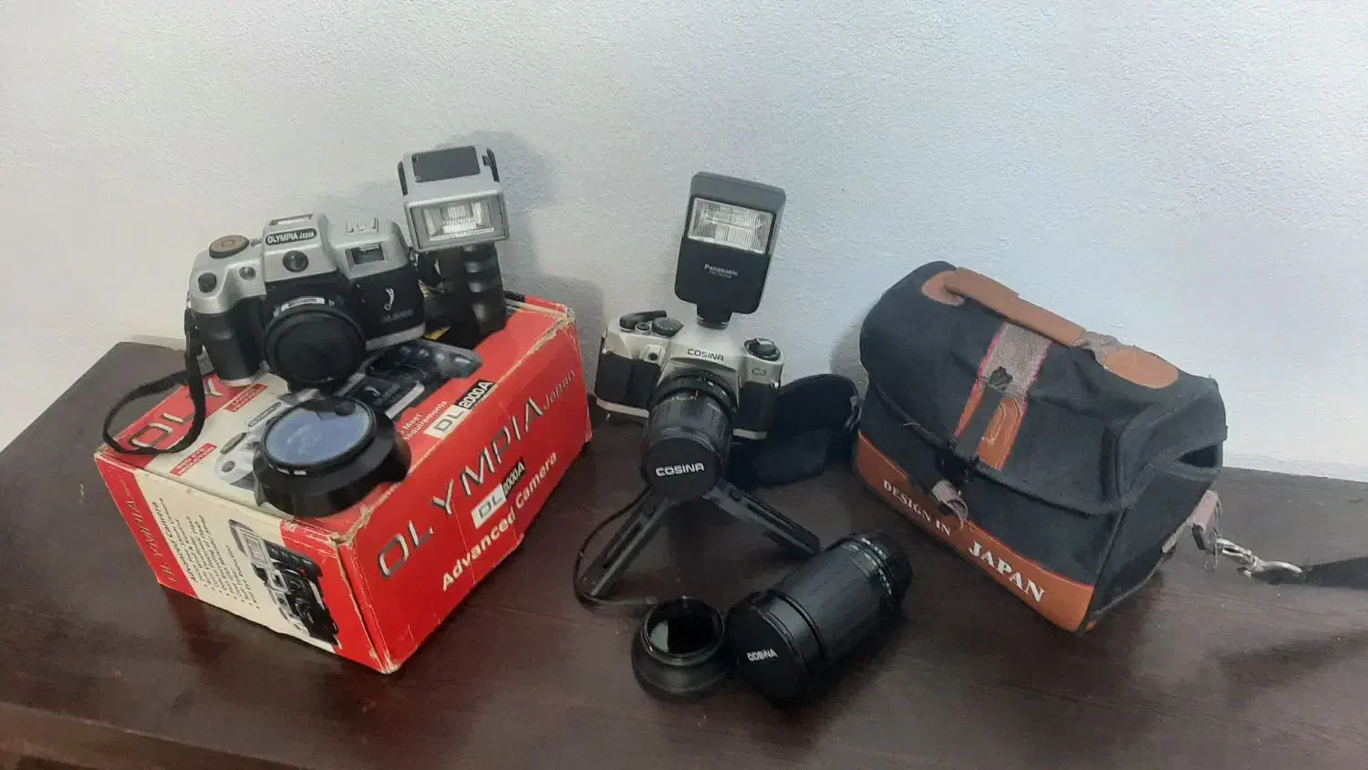 فروش دوربین عکاسی cosina و اولمپیا قدیمی و۲ فلش|دوربین عکاسی و فیلم‌برداری|شیراز, شهرک قمشه|دیوار