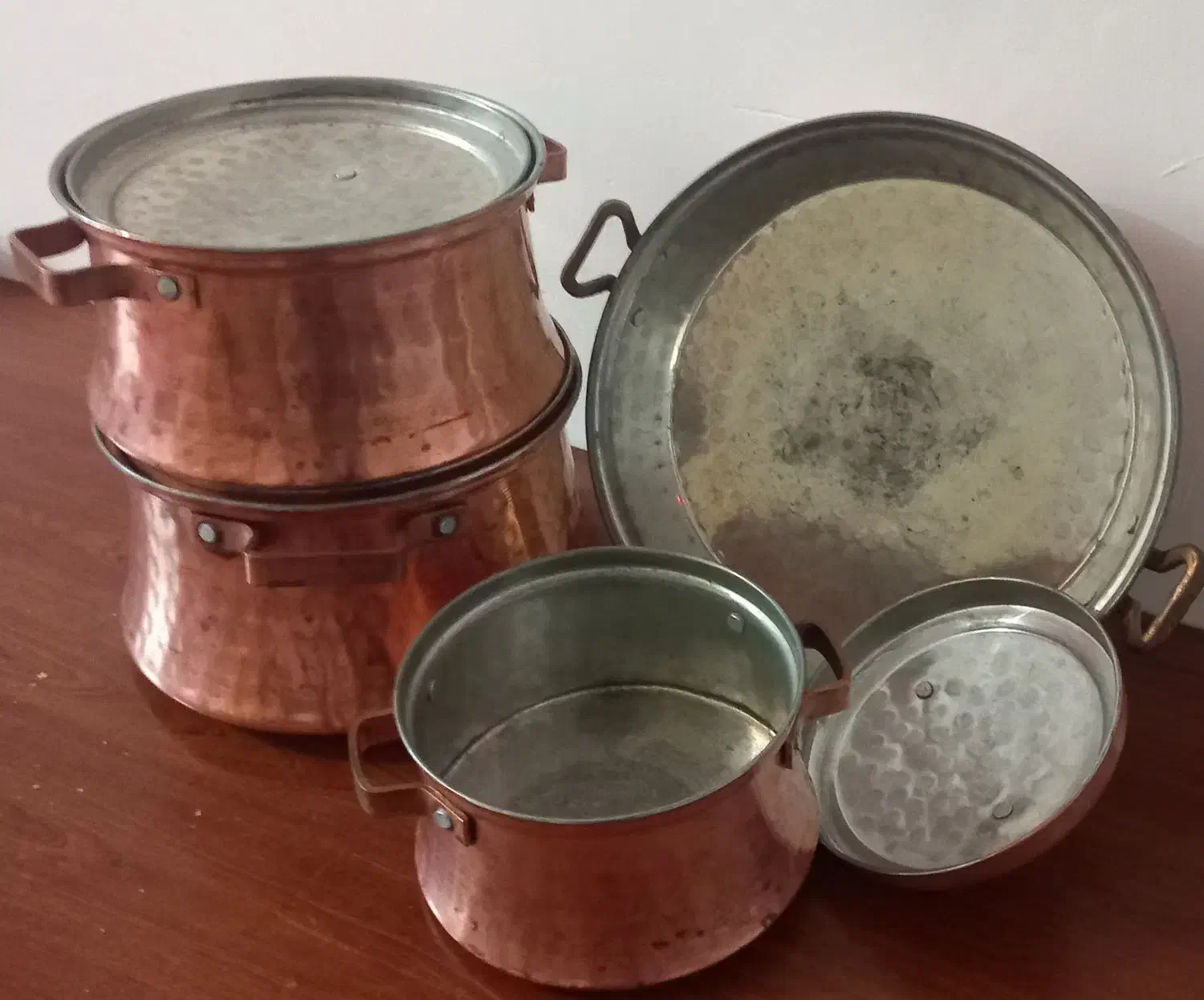 قابلمه مسی و گلدان برنز|ظروف پخت‌وپز|تبریز, |دیوار