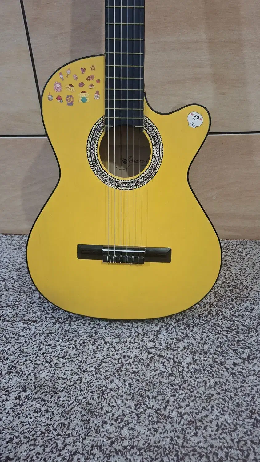 گیتار دیامند در حد نو|گیتار، بیس، امپلیفایر|کبودرآهنگ, |دیوار