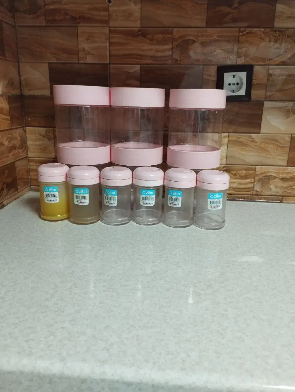 بانکه حبوبات و ادویه|ظروف نگهدارنده، پلاستیکی، یک‌بارمصرف|شیراز, شهرک نیروی انتظامی|دیوار