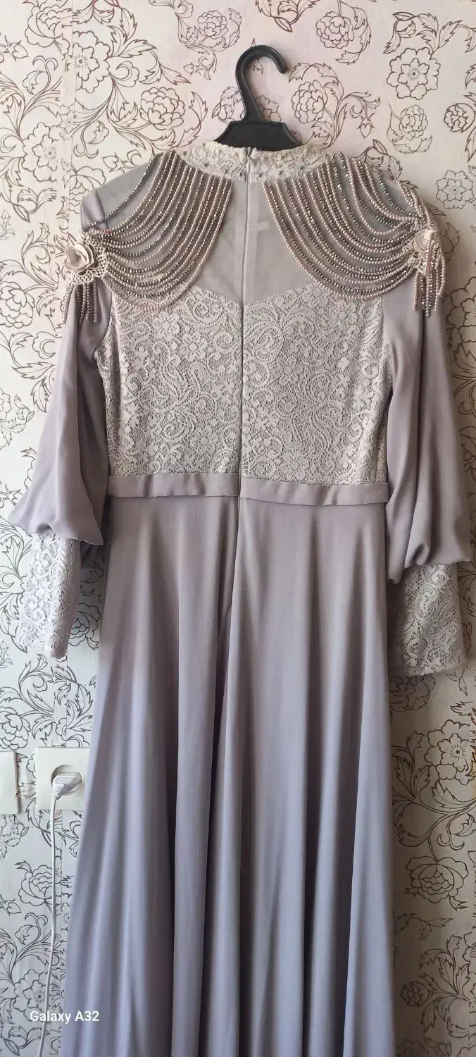 لباس مجلسی|لباس|برخوار, |دیوار