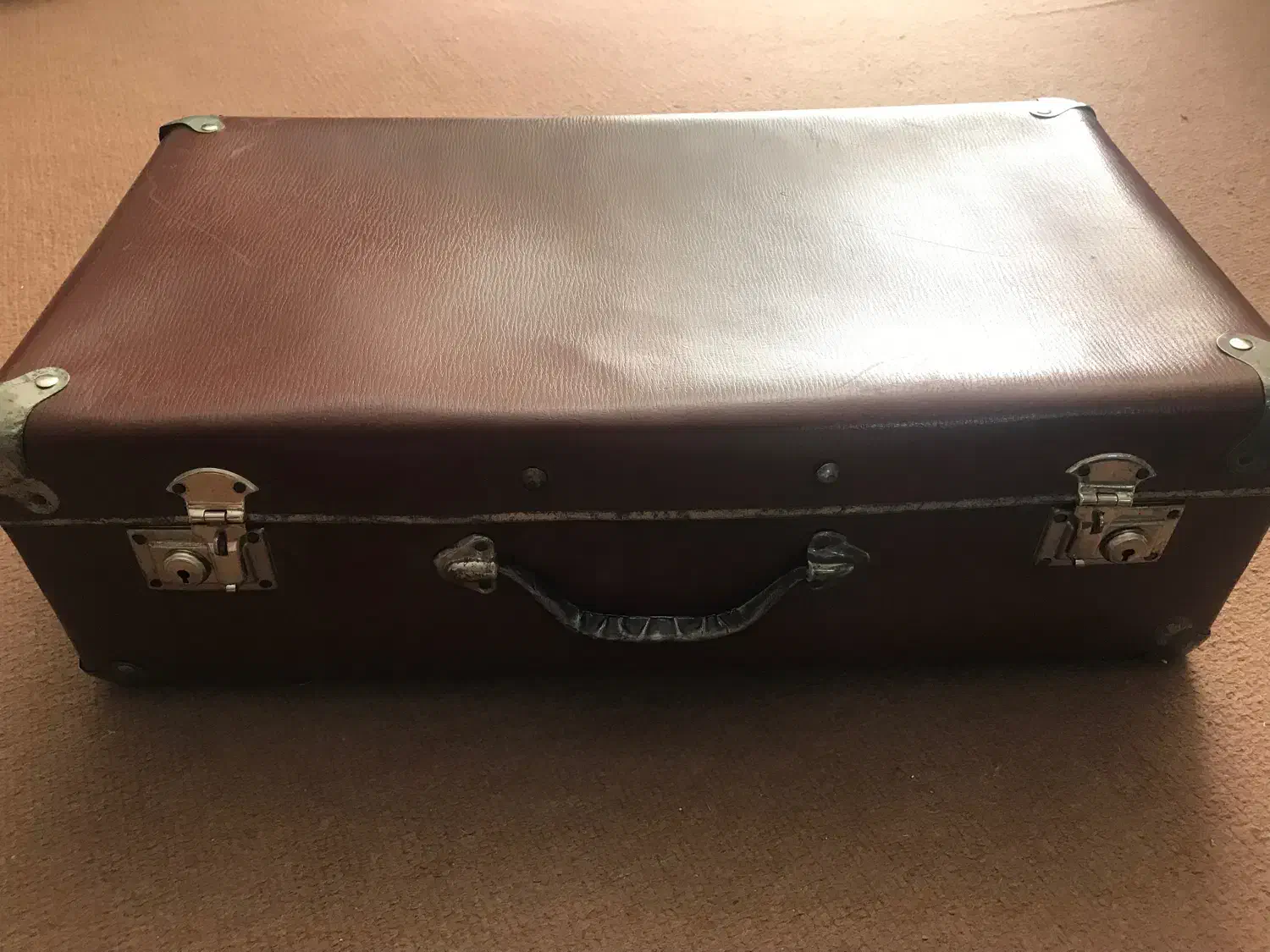 چمدان قدیمی|کلکسیون اشیاء عتیقه|تبریز, |دیوار