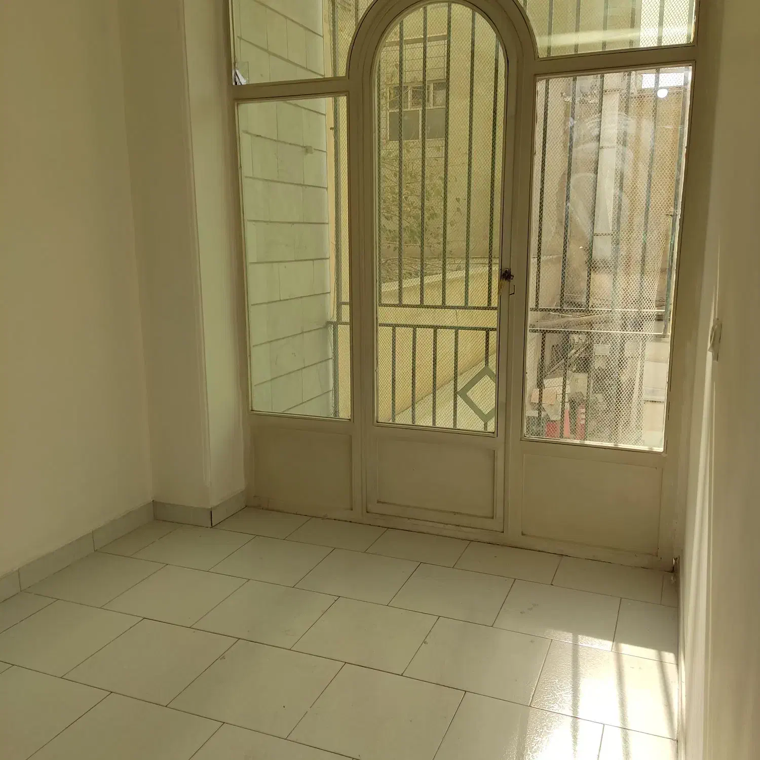 ملک 95متری طبقه همکف