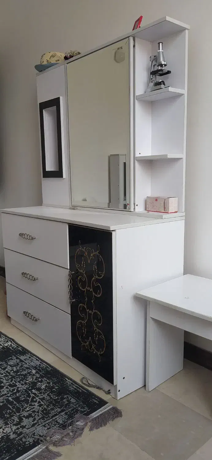 سرویس تختخواب،به همراه تشک و روتختی و صندلی تحریر|تخت و سرویس خواب|رودهن, |دیوار