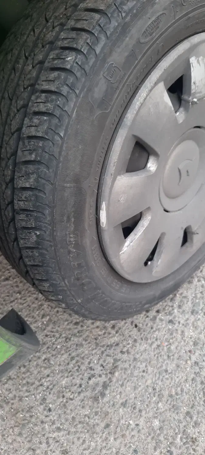 رینگ و لاستیک سمند  ۹۰ درصد  تاریخ  2025|قطعات یدکی و لوازم جانبی|رودهن, |دیوار