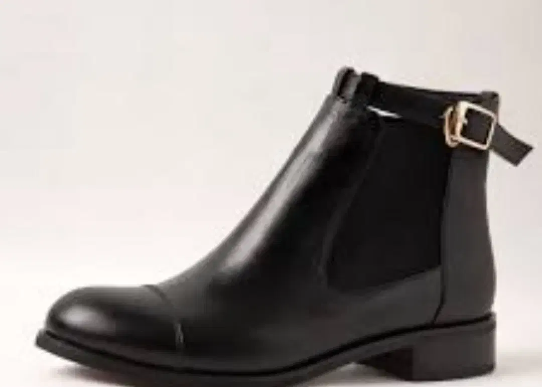 بوت کوتاه زنانه چرم طبیعی نو سایز 41 با جعبه|کیف، کفش، کمربند|تهران, شهرک شهید باقری|دیوار