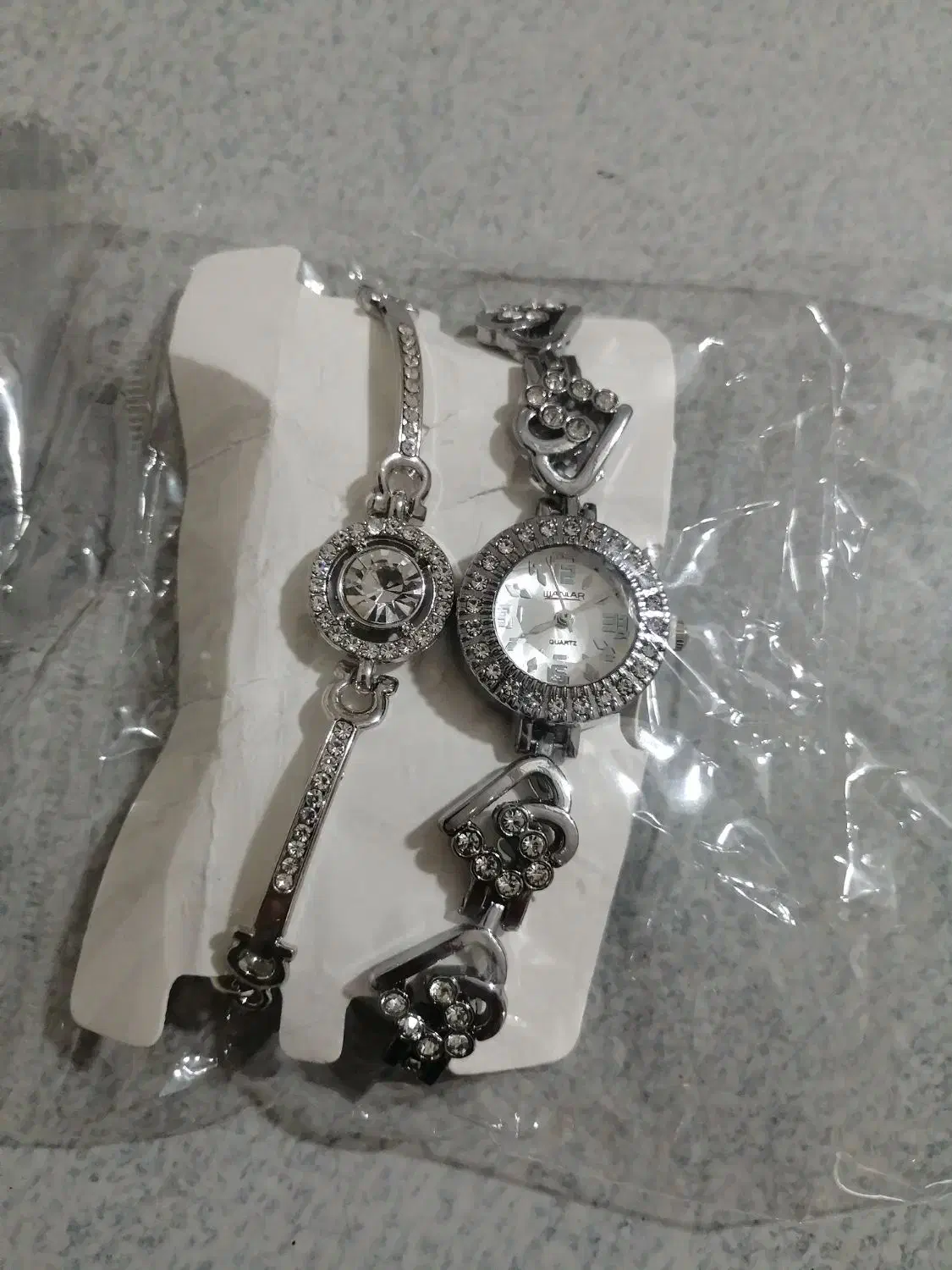 ساعت مچی با دستبند|ساعت|شیروان (خراسان), |دیوار