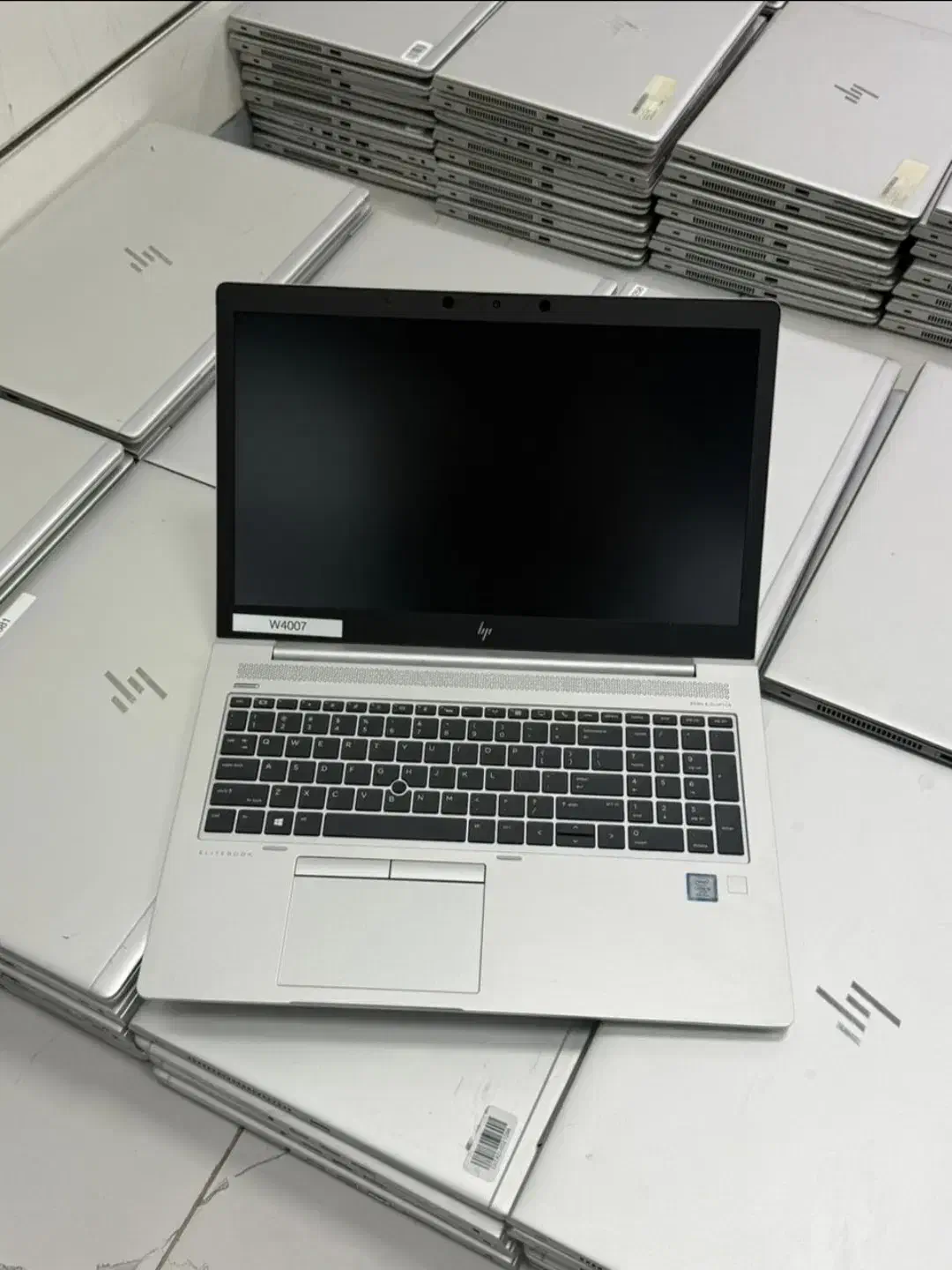 شاهزاده ای از برند محبوب HP با رنگ خاص نقره ای|رایانه همراه|مشهد, عامل|دیوار