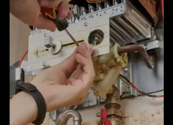 (تعمیروسرویس  ابگرمکن دیواری وزمینی در محل مشتری )|خدمات پیشه و مهارت|دزفول, |دیوار